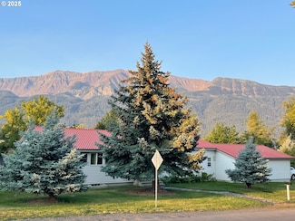 100 W 10th St, Joseph, OR 97846