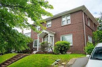 42-32 204th St, Flushing, NY 11361