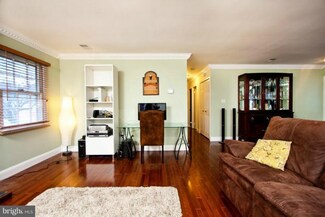 7329 Wickford Dr, Alexandria, VA 22315