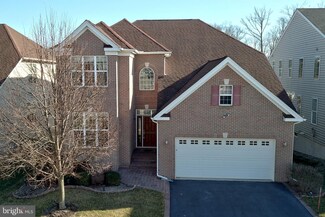 121 Andover Dr, Kendall Park, NJ 08824