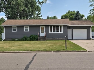 110 18th St NE, Devils Lake, ND 58301