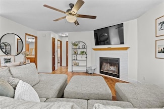 724 Hickory Hill Ln, Des Moines, IA 50317