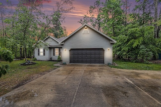 536 Michaywe Dr, Gaylord, MI 49735