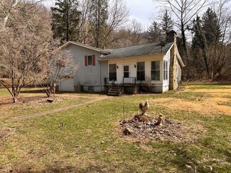 3827 Middle Creek Rd, Triadelphia, WV 26059