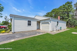 14 Portsmouth Dr, Toms River, NJ 08757
