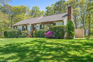 128 Old Farm Rd, Chilmark, MA 02535