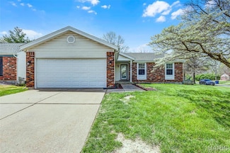 1061 Patience Dr, Florissant, MO 63034