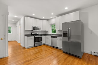 4 Stimson St, Kittery, ME 03904