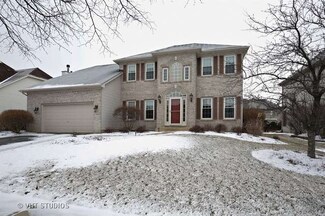 799 Chasewood Dr, South Elgin, IL 60177