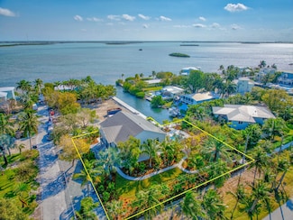 17210 Angelfish Ln, Summerland Key, FL 33042