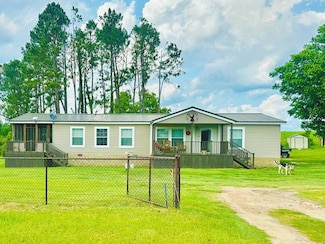 714 Fitzgerald Hwy, Broxton, GA 31519