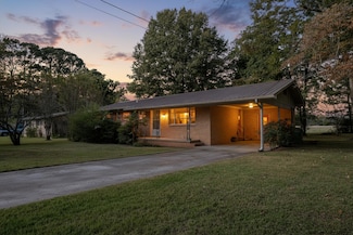 1302 Garden Dr, Scottsboro, AL 35768