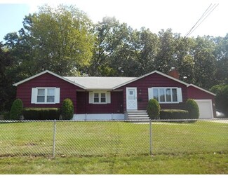 95 Deslauriers St, Chicopee, MA 01020
