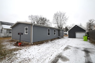 137 Walnut St, Butler, IN 46721
