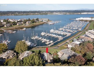 419 N Tomahawk Island Dr Unit 14, Portland, OR 97217