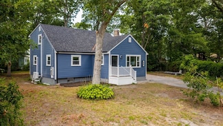 12 Chippewa Dr, Buzzards Bay, MA 02532