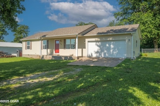303 Water St, Exeter, MO 65647
