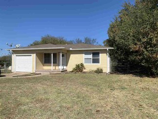 282732 E 1800 Rd, Comanche, OK 73529