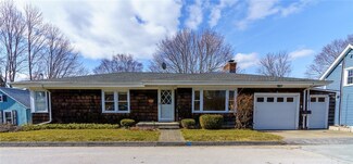 15 Summit Ave, Tiverton, RI 02878
