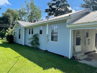 16 Triangle St, Foxworth, MS 39483
