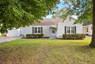 812 Preston Ln, East Saint Louis, IL 62206