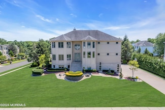 3 Capo Dr, Marlboro, NJ 07746