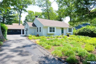 212 Godwin Ave, Wyckoff, NJ 07481