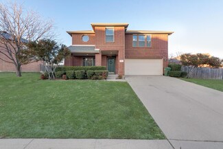 7011 Lake Whitney Dr, Arlington, TX 76002