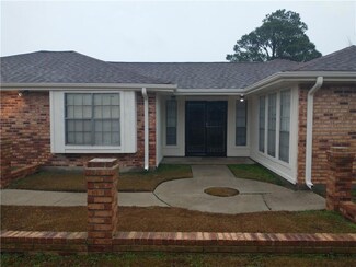 11210 N Idlewood Ct, New Orleans, LA 70128