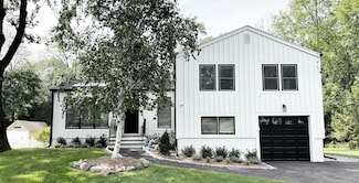 27 Mary Ln, Riverside, CT 06878