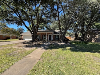 1116 Willowcreek Rd, Cleburne, TX 76033