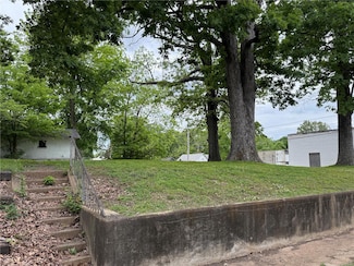 645 N 9th St, Poplar Bluff, MO 63901