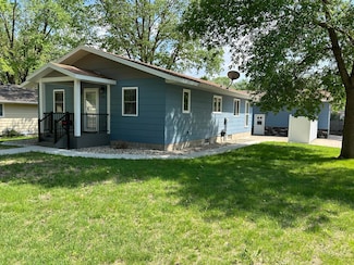 132 College Ave NE, Hutchinson, MN 55350