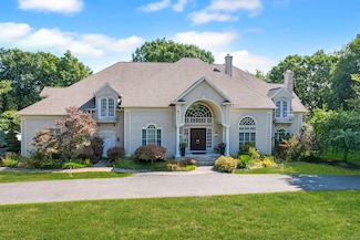 176 Hidden Pond Dr, Watertown, CT 06795