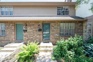 118 Stornoway Dr E, Columbus, OH 43213