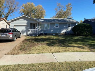 2149 Nottingham Dr, Salina, KS 67401