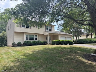 27 Rolling Rd, Somerset, NJ 08873