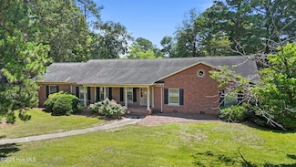 211 Churchill Dr, Greenville, NC 27858