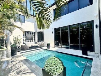 549 NE 10th Ave, Fort Lauderdale, FL 33301