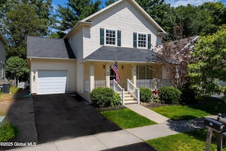 13 Horseshoe Dr, Saratoga Springs, NY 12866