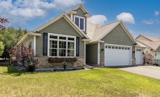 794 Glenmeadow St, River Falls, WI 54022