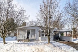 24 W Canyon Dr, Hamburg, NY 14075