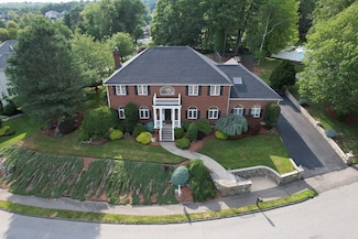 12 Ledgewood Rd, Saugus, MA 01906