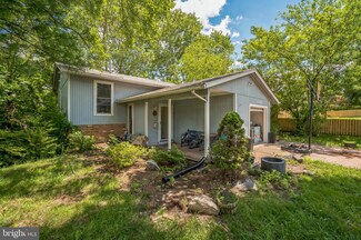 13706 Lynncroft Dr, Chantilly, VA 20151
