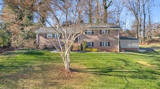 3494 Stimpson Dr, Pfafftown, NC 27040