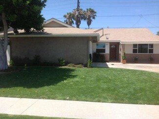 8311 Amsterdam Dr, Huntington Beach, CA 92647
