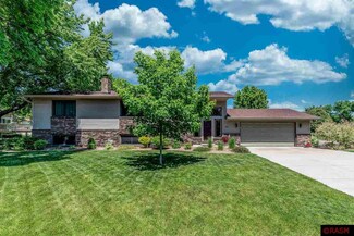 104 Opal Ln, Mankato, MN 56001