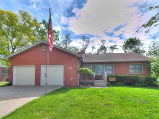 1211 68th St, Windsor Heights, IA 50324
