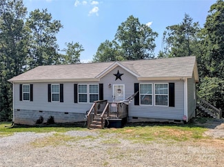 201 Smoky Mountain Dr, Marion, NC 28752