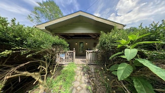 996 Whippoorwill Rd, Paintsville, KY 41240